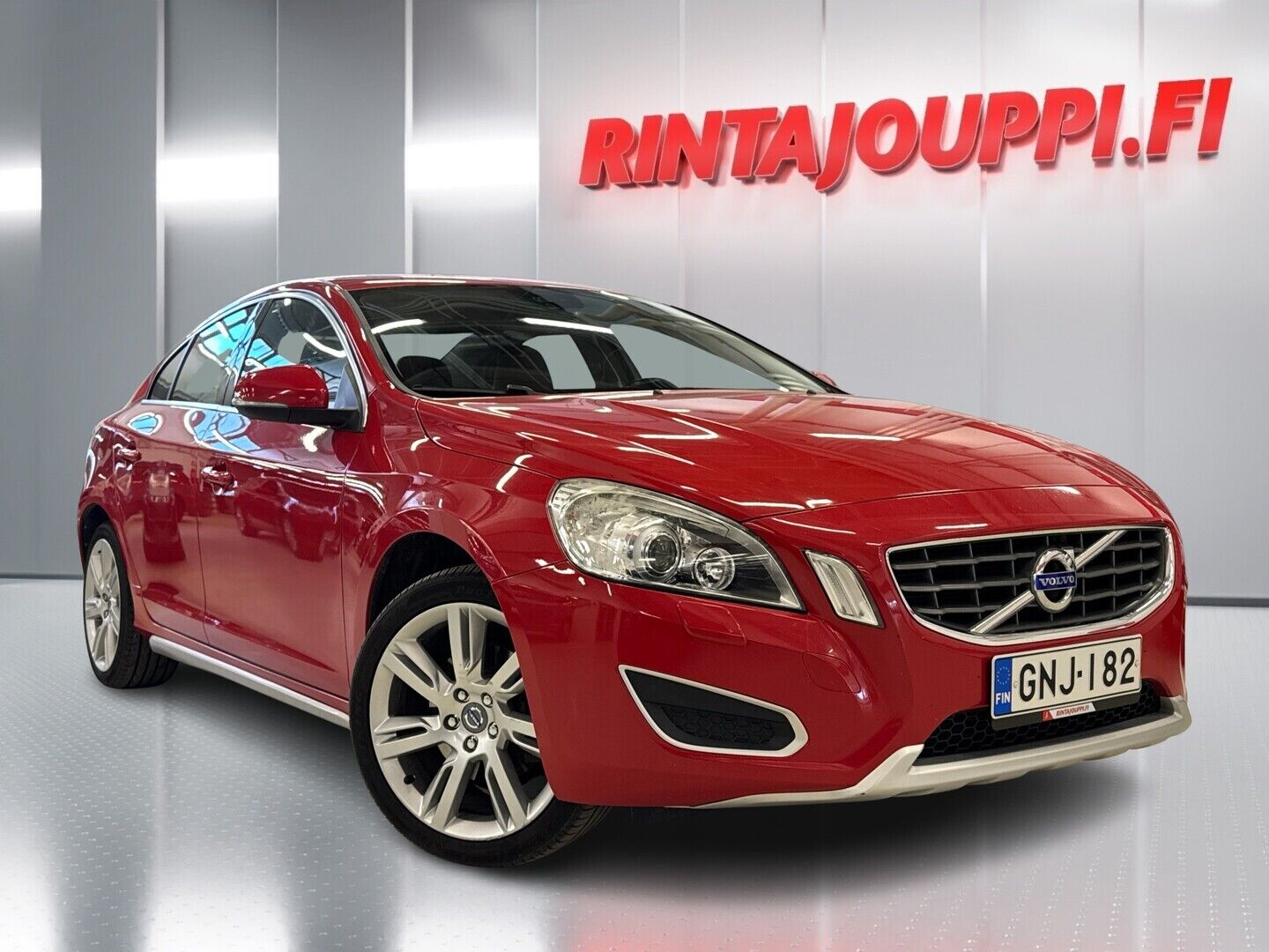 Punainen Volvo S60